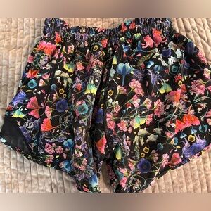 Lululemon Hotty Hot shorts size 4
